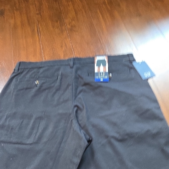 GAP Black Flat Front Shorts Classic Style - Picture 5 of 5